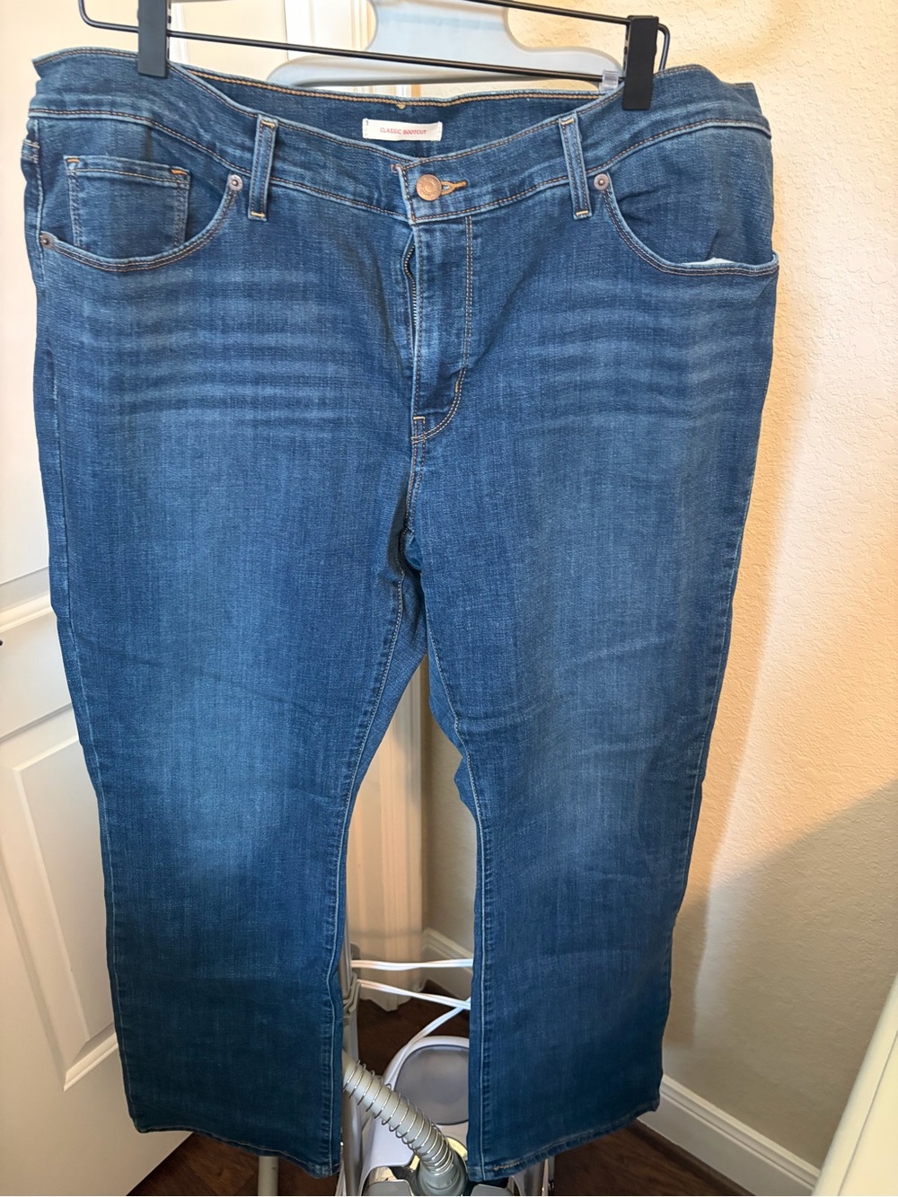 Levi's Women's Boot Cut Jeans in Classic Blue Wash